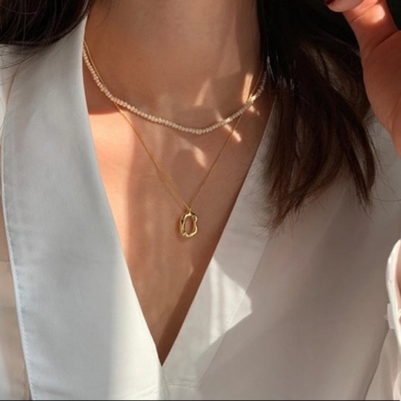 *NEW Yellow Gold Irregular Oval Necklace - Picture 7 of 8